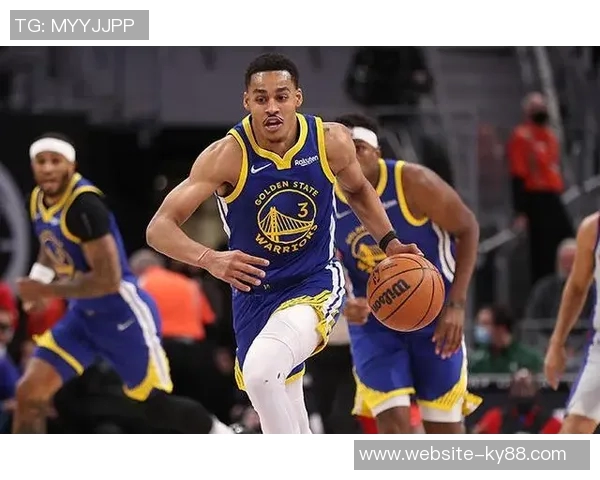 昔日冠军后卫普尔半场表现亮眼贡献11分3板3断展现高难度进攻能力 昔日冠军后卫普尔半场表现亮眼贡献11分3板3断展现高难度进攻能力