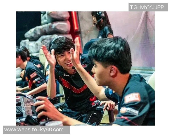 文班赛后与保罗亲密耳语击掌庆祝胜利瞬间引发热议