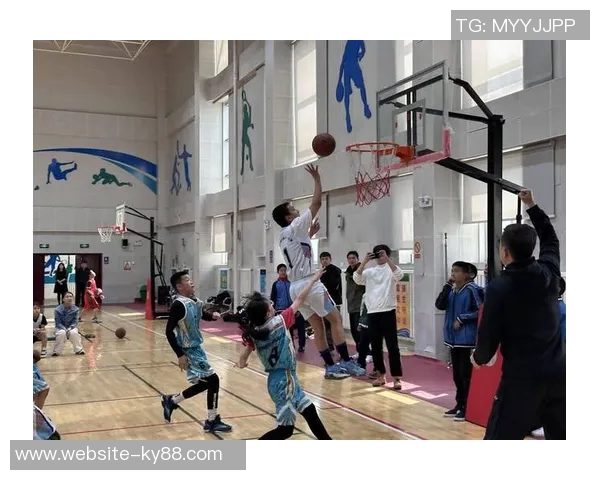 父子同台竞技雄鹿国王对决哈姆父子三人齐聚赛场展现篮球魅力 父子同台竞技雄鹿国王对决哈姆父子三人齐聚赛场展现篮球魅力