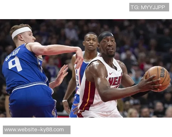 热火队斯波称赞热巴韦尔在篮板拼抢中的统治力对球队至关重要 热火队斯波称赞热巴韦尔在篮板拼抢中的统治力对球队至关重要